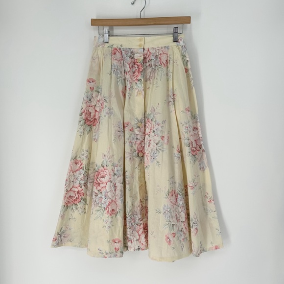 Lauren Ralph Lauren Dresses & Skirts - Ralph Lauren Yellow floral button front midi skirt, size 4